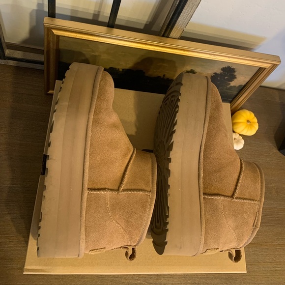 UGG Women’s Classic Ultra Mini Platform - Size 7 - Chestnut Color - Picture 2 of 10